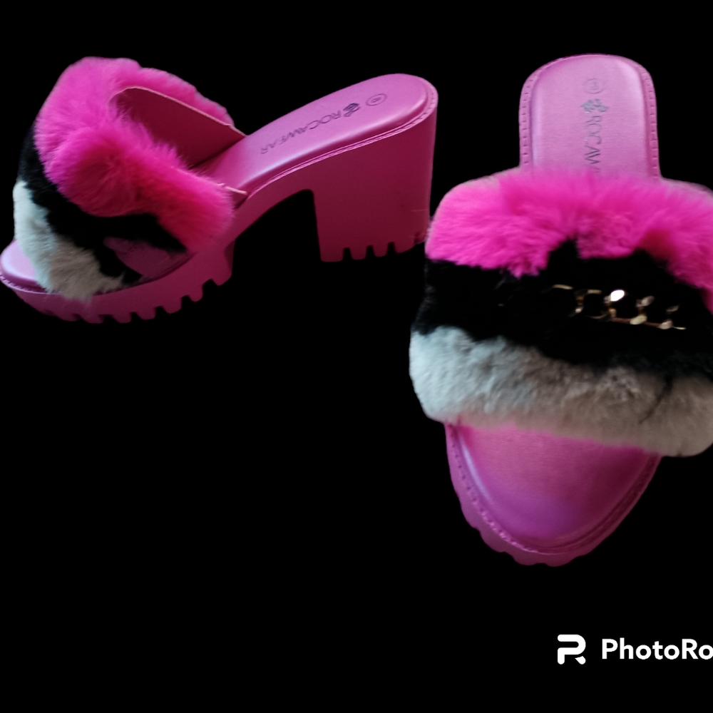 Rocawear Pink fur heel slides Y2K gold chain